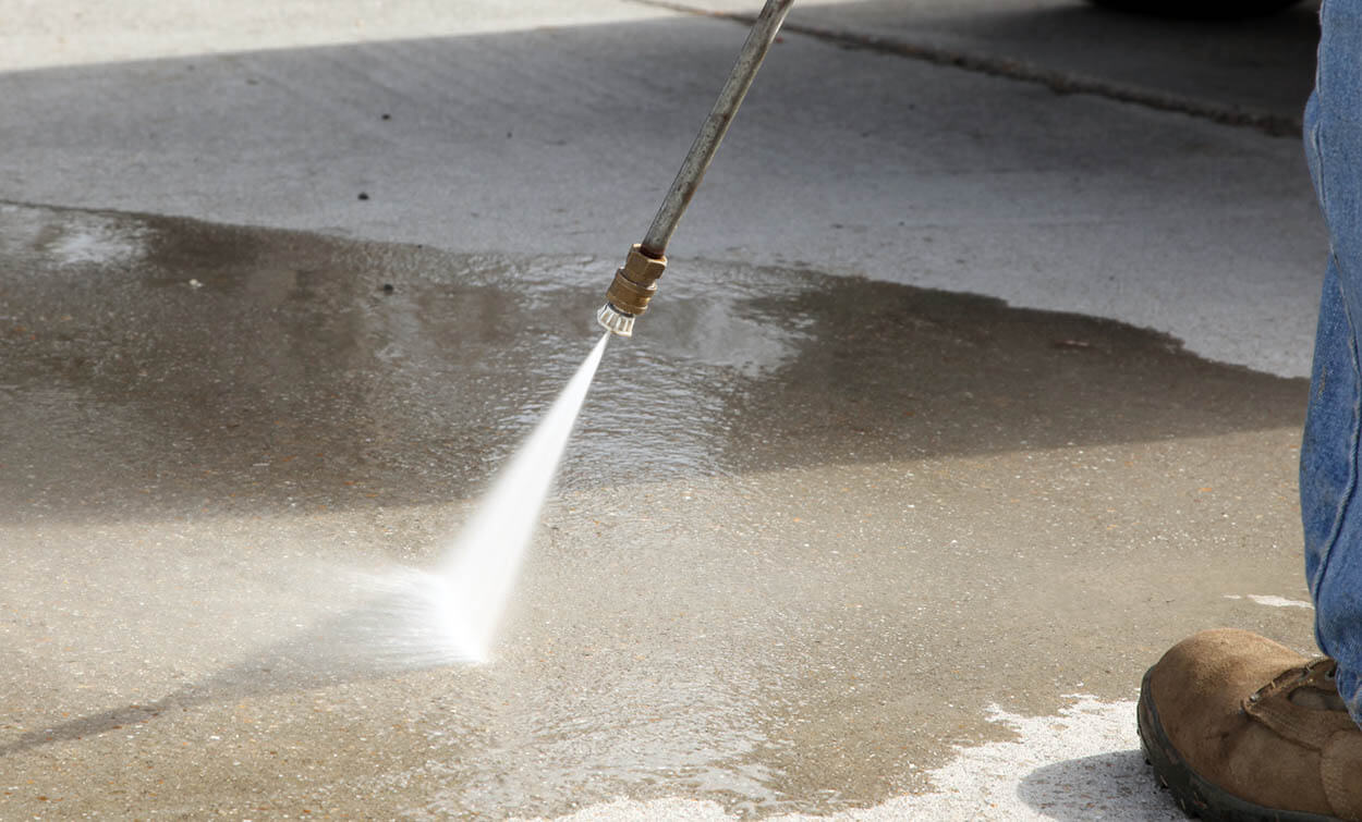 5 Long-Term Benefits of Pressure Washing Your Driveway